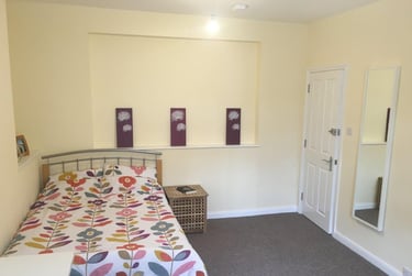 2 bed flat, Mutley Plain, Mutley, Plymouth, PL46LD - Image 3